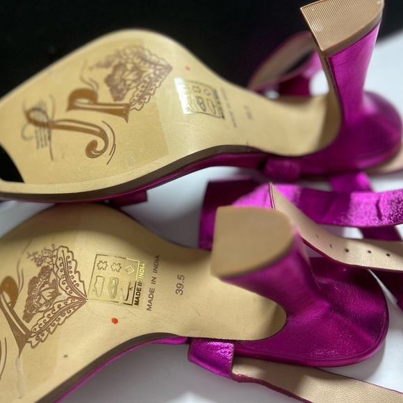 New Free People Candice Heels Metallic magenta pink
Size: 7 1/2 or 9 1/2 - Picture 11 of 12
